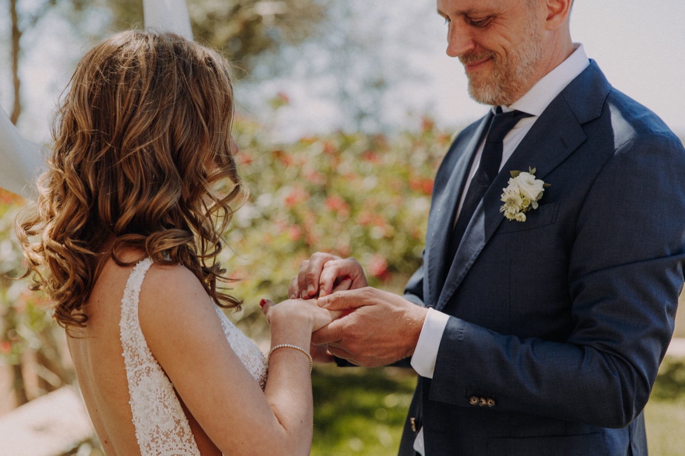 Ringtausch — Julia und Christian Frisch geben sich am 25.05.2025 das Ja-Wort